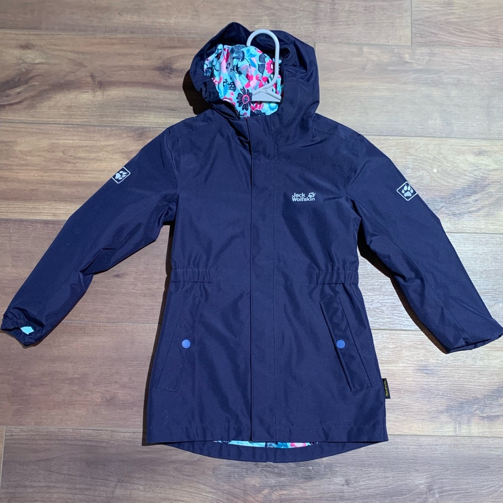 Girls Jack Wolfskin coat